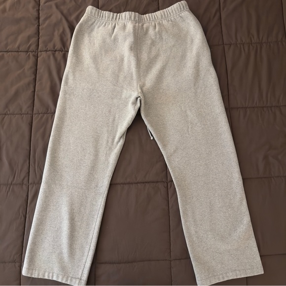 ‼️ SOLD on FB MARKETPLACE ‼️ ESSENTIALS x FOG Men’s Light Gray Sweatpants Size M - Picture 3 of 4